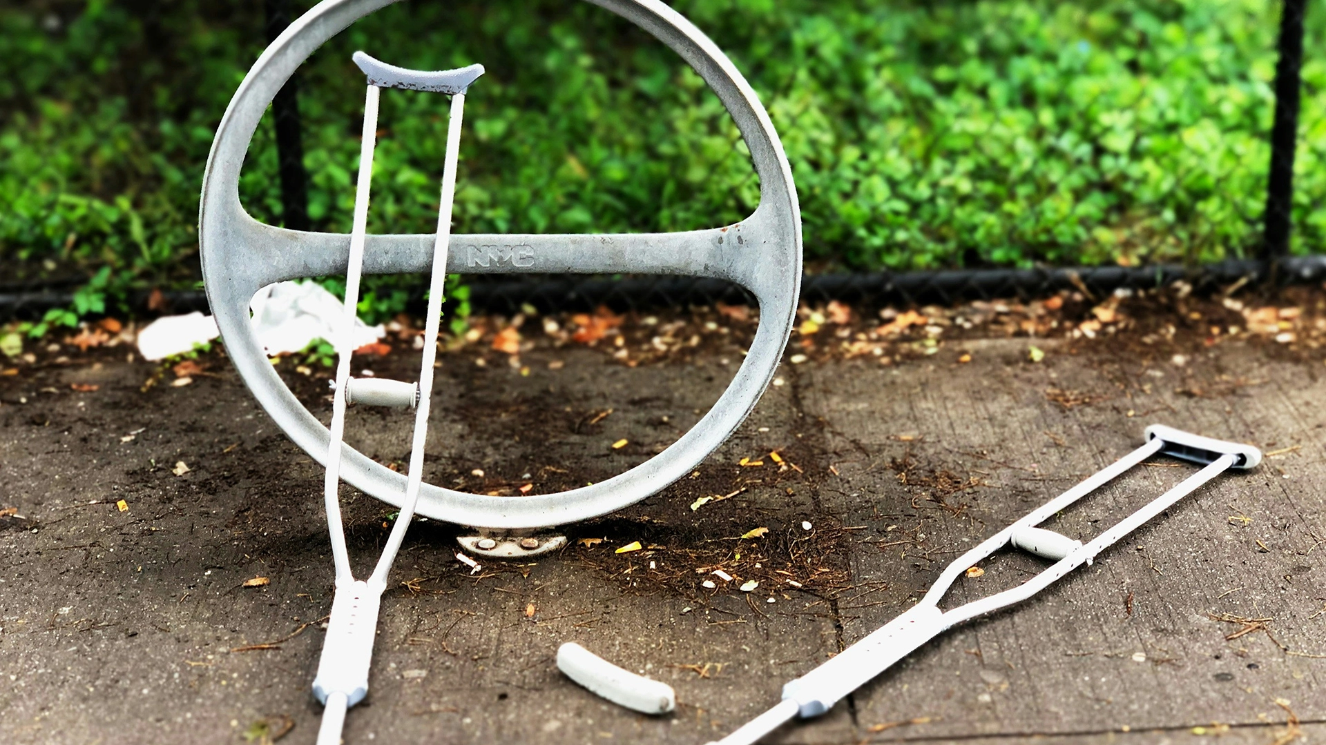 Bærbar AI-enhed hjælper slagtilfældeoverlevere med at undgå fald i rehabilitering