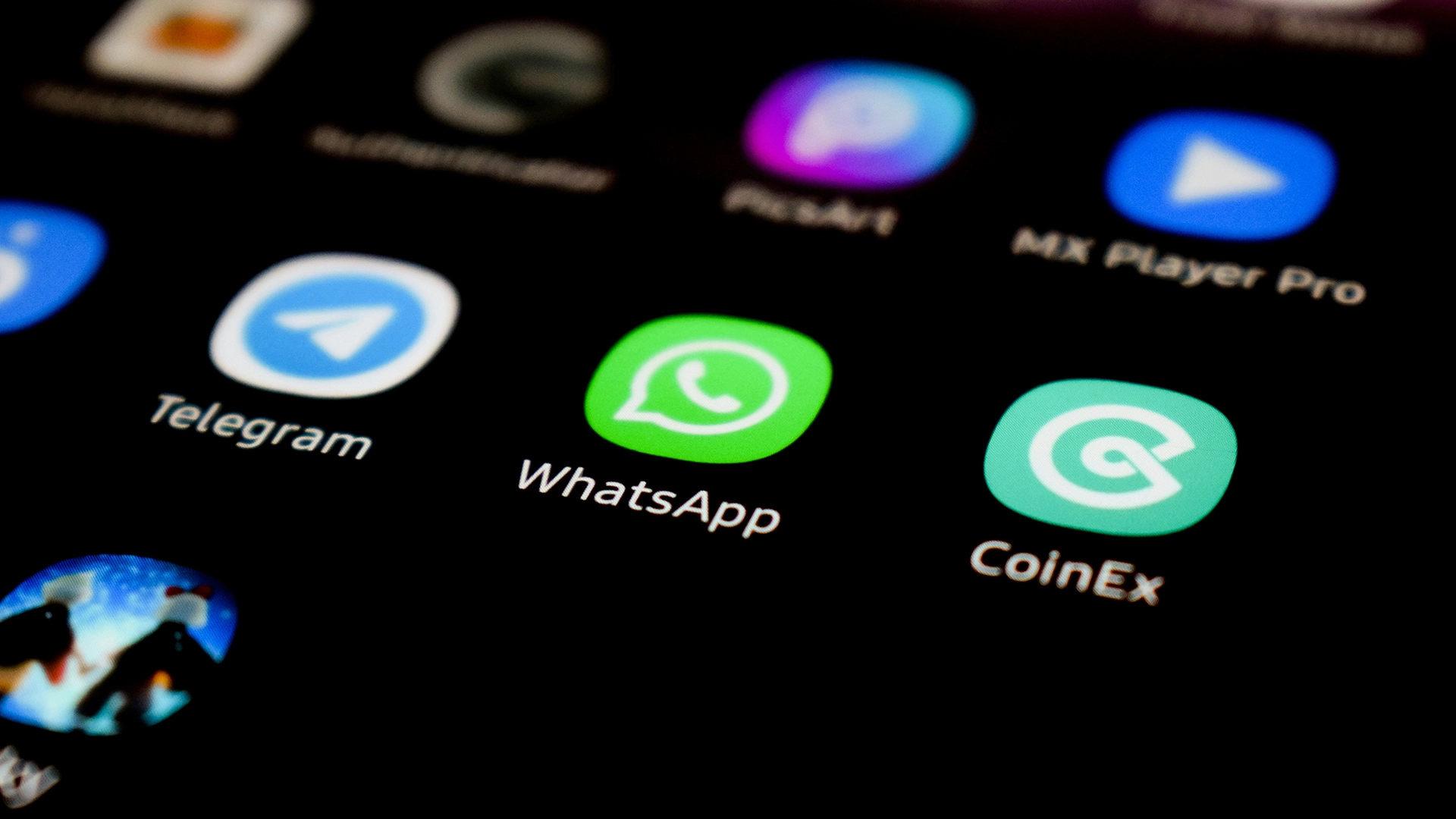 WhatsApp Lancerer Annoncer i Status, Tilføjer Betalte Kanalfunktioner