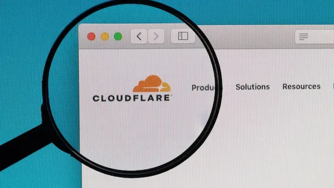 Cloudflare tillader hjemmesider at opkr&aelig;ve AI-robotter med &lsquo;Betaling Per Crawl&rsquo;